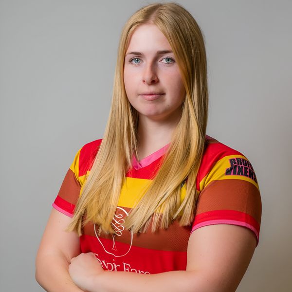 Nedatovaná letáková fotografie vydaná Bicesterem Rufc z Jennie Logan, jedna ze dvou hasičů, kteří byli zabiti během požáru v bývalém RAF se sídlem v Bicesteru ve čtvrtek. Datum vydání: Neděle 18. května 2025.