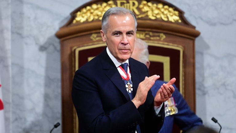 Mark Carney tleská krále. Pic: Pa