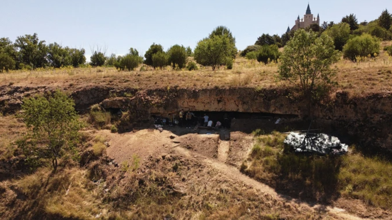 San Lazaro Rock-Shelter.  Pic: Springer Nature/Alvarez-Alonso, de Andres-Herrero, Diez-Herrero et al