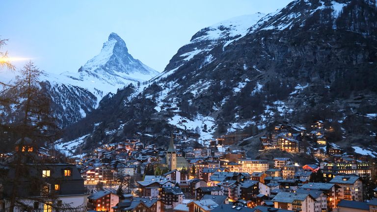 Zermatt navštěvují britští a evropští lyžaři. Soubor pic: ap
