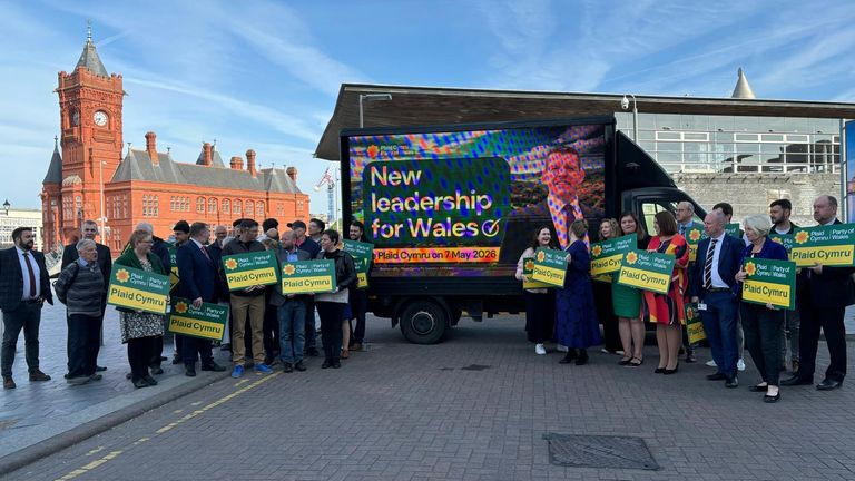 Plaid Cymru příznivci se shromáždili ve středu před Senedd