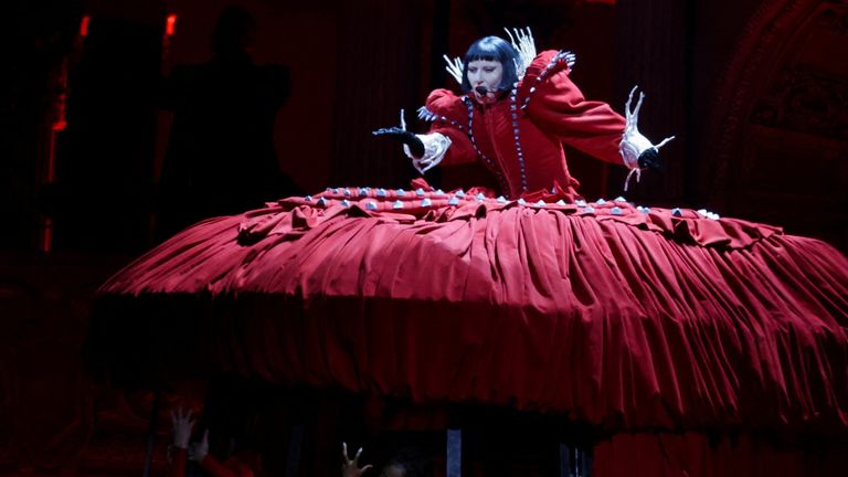 Lady Gaga vystupuje na obrovském koncertu pod širým nebem. Pic: Reuters