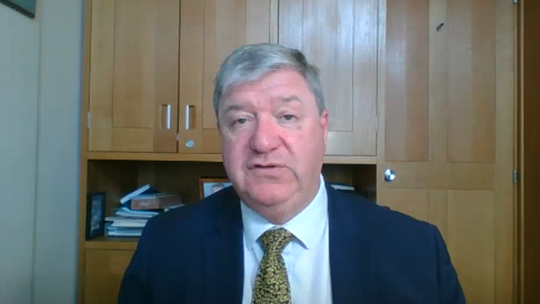 Předseda výboru EFRA Alistair Carmichael uvedl, že vláda by měla pozastavit a znovu zvážit změny daně z dědictví zemědělců