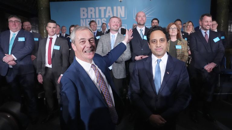 Reformní vůdce strany Spojeného království Nigel Farage a předseda strany Zia Yusuf, během reformní britské tiskové konference v hotelu Royal Horseguards v Londýně. Datum obrázku: pondělí 17. března 2025. PA foto. Viz reforma politiky příběhu PA. Foto kredit by měl číst: Lucy North/PA Wire