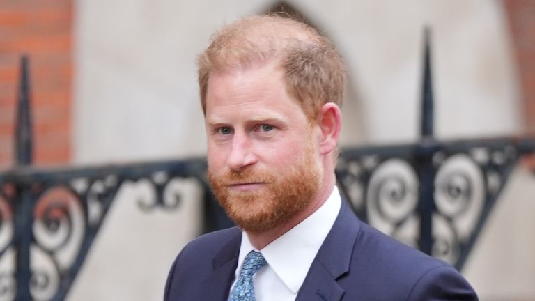 Vévoda ze Sussexu opouští královské soudy spravedlnosti v centru Londýna po začátku svého odvolání proti rozhodnutí Nejvyššího soudu o jeho právním nároku proti domácímu úřadu nad úrovní bezpečnosti, kterou obdrží, když je ve Velké Británii. Datum obrázku: Úterý 8. dubna 2025. Typ mime: Obrázek/JPEG Šířka: 2392 Výška: 3082 Držitel autorských práv: Ben Whitley/PA Wire Copyright Oznámení: © 2025 PA Media, všechna práva vyhrazená obrázek: Ben Whitley: Ben Whitley