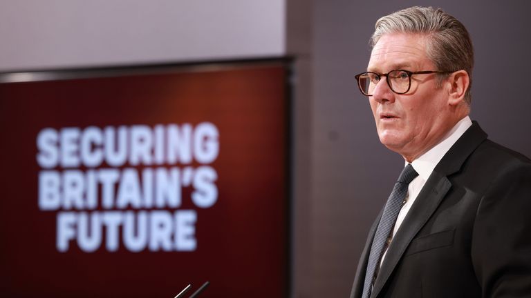 Sir Keir Starmer hovoří na tiskové konferenci v Downing Street. Pic: Pa
