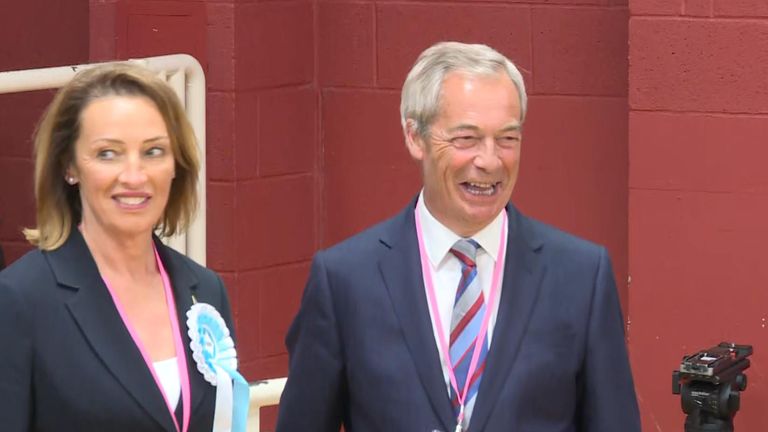Nigel Farage s kandidátkou na REFRICE RUNCOR SARAH POCHIN