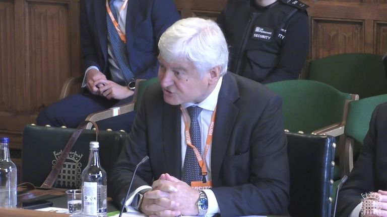 Předseda Thames Water Sir Adrian Montague se objeví před výběrem Environment, Food and Rural Affairs Select Committee. Obrázek: Domovská sněmovna/parlament ve Velké Británii