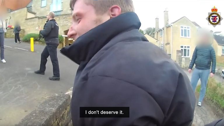 Matthew Jones během jeho zatčení. Obrázek: Policie Avon a Somerset