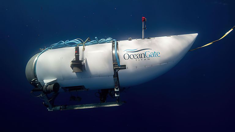 Nedatovaná fotka souboru podklady vydaná americkým archivem fotografií Oceangate Expeditions ponorná loď s názvem Titan používala k návštěvě vraku Titanic. Slyšení o úmrtích pěti lidí, kteří byli zabiti, když se v pondělí otevřela ponoření při potápění do vraku Titanic. Datum vydání: Neděle 15. září 2024.