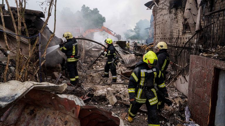 Dům zničený ruským stávkem ve vesnici Markhalivka v Kyjevském regionu. Pic: Ap