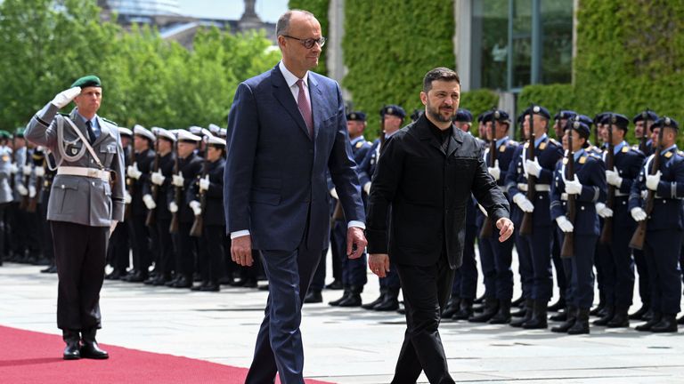 Votodymyr Zlenskyy a Friedrich Merz v kancléřství v Berlíně. Pic: Reuters