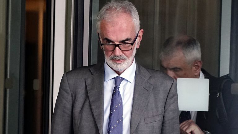 Velitel Julian Bennett mimo slyšení o nesprávném jednání v Metropolitní policii v Palestra House v jihovýchodním Londýně. Bennett, který napsal strategii anti-drogs pro metropolitní policii, údajně vzal LSD a magické houby, když byl mimo službu a kouřil konopí denně, bylo řečeno slyšení. Datum obrázku: pondělí 31. července 2023.