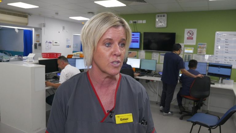 Emer Szczygiel, ředitel pohotovostního oddělení v nemocnici King George Hospital