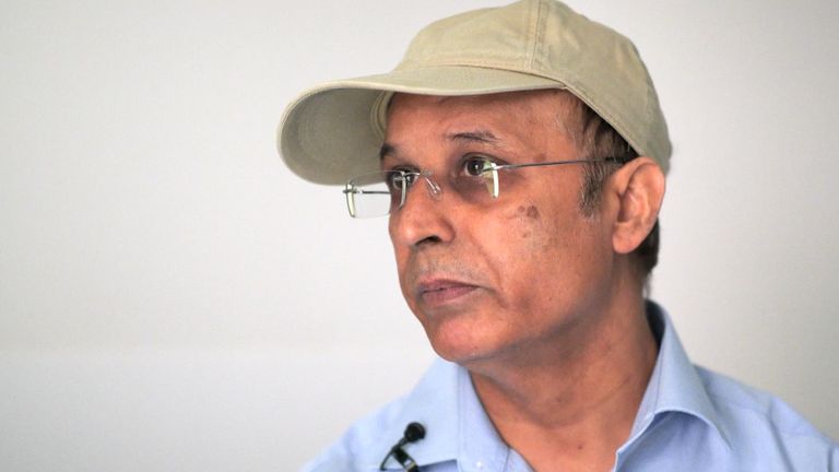 Ajay Kumar, jehož syn zažívá psychotické epizody od startu univerzity v roce 2018, hovoří s Sky News