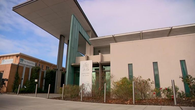 Soud, kde je Erin Patterson před soudem za vraždu svých příbuzných pomocí hub