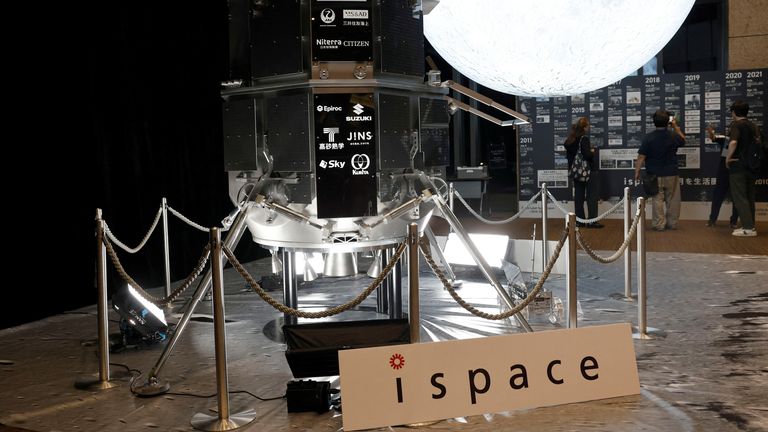 Model lunárního přistání "Odolnost"provozováno „ispace“. Pic: Reuters