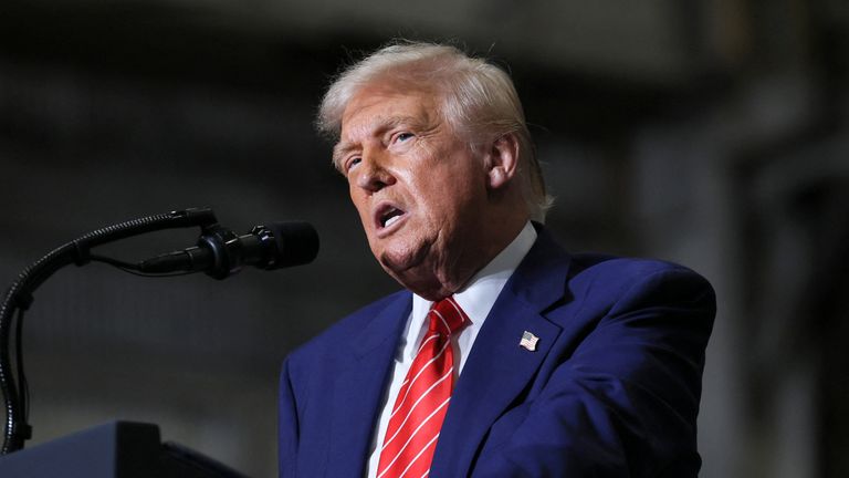 Donald Trump hovoří o návštěvě US Steel Corporation - Irvin Works ve West Mifflin v Pensylvánii, 30/05/25. Pic: Reuters