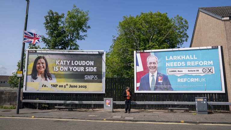 SNP a Reform UK volební volební plakáty Billboard v Larkhall, Lanarkshire, poslední den kampaně za Hamilton, Larkhall a Stoneho