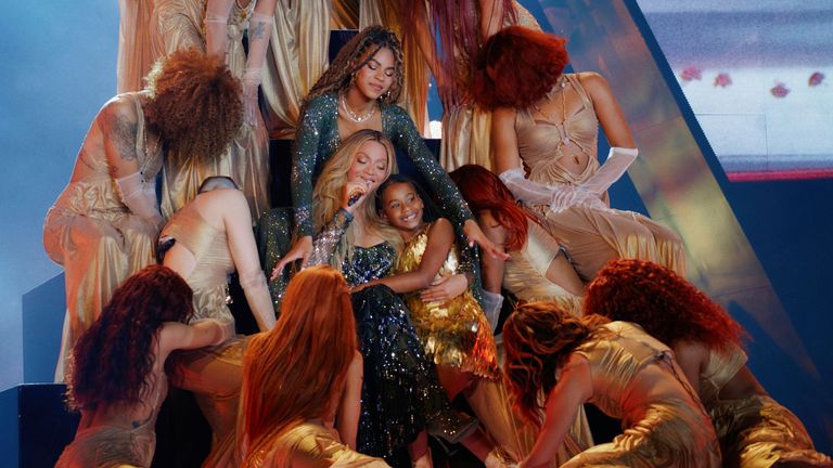 Beyonce vystupuje v Londýně na začátku britské nohy jejího Cowboy Carter World Tour 
