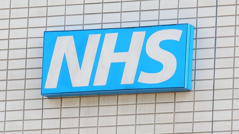 London England - 2. června 2019: NHS National Health Service Sign UK