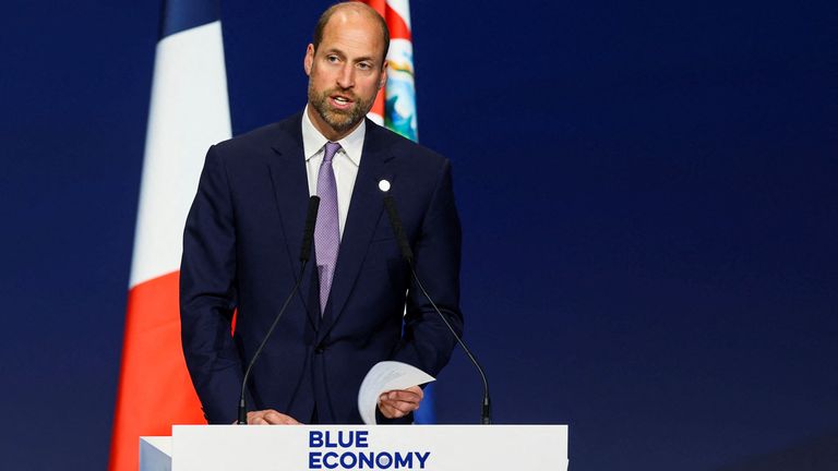 Princ z Walesu hovoří na fóru Blue Economy and Finance (BEFF) na fóru Grimaldi v Monaku. Fórum organizované vládcem
