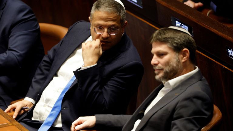 Itamar Ben-Gvir, vlevo a Bezalel Smotrich, vpravo v izraelské budově parlamentu. Pic: Reuters