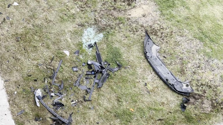 Poškozená bariéra nalezená pod úrovní tři úrovně parkoviště letiště Luton