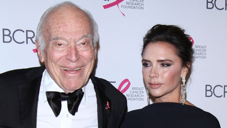 Leonard Lauder představuje s Victoria Beckhamovou na charitativní akci v roce 2017. Obrázek: AP