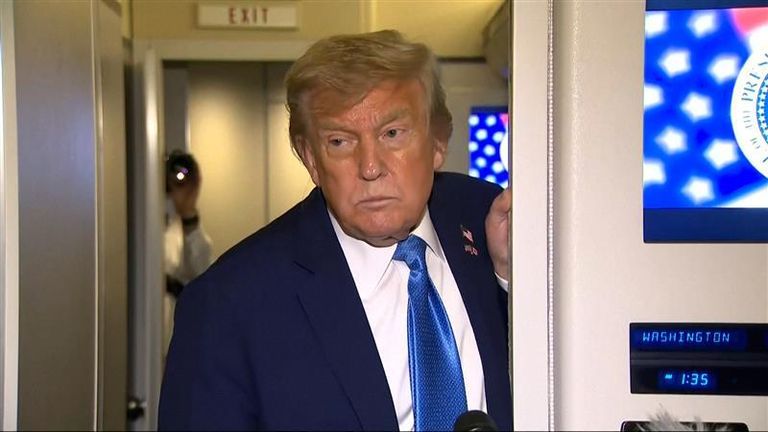 Americký prezident Donald Trump říká, že hledá "skutečný konec, ne příměří" Na Středním východě. 