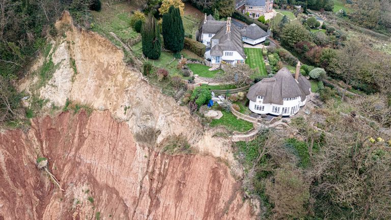 V Anglii se očekává, že pobřežní eroze za 50 let bude ohroženo 100 000 nemovitostí. Pic: Pa