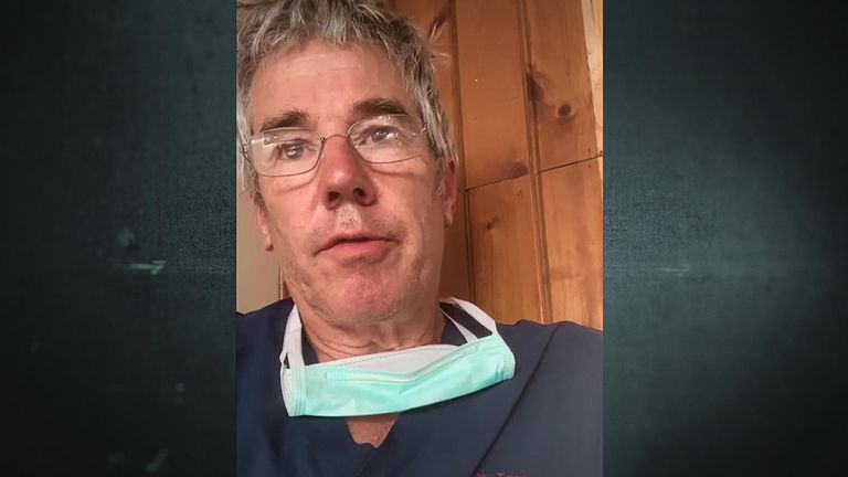Dr. Tom Potokar v Gaze, mluvení s Sky's Alex Crawford