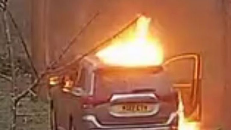 Bylo zjištěno, že vyhořel Mitsubishi. Pic: Met Police  