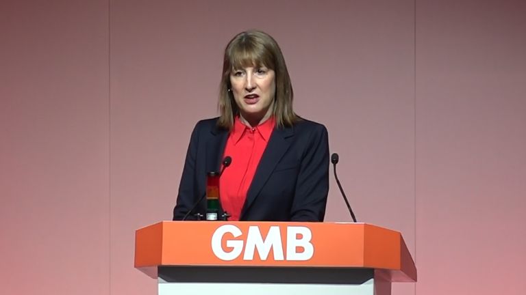 Rachel Reeves přednesla hlavní řeč na kongresu GMB Union v Brightonu.  Pic: Pa