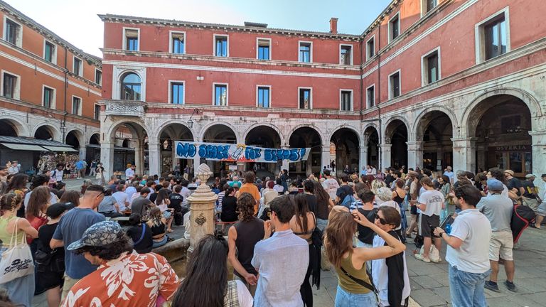 V Benátkách se nezískal žádný prostor pro protestující Bezos. Pic: Federica Toninelli