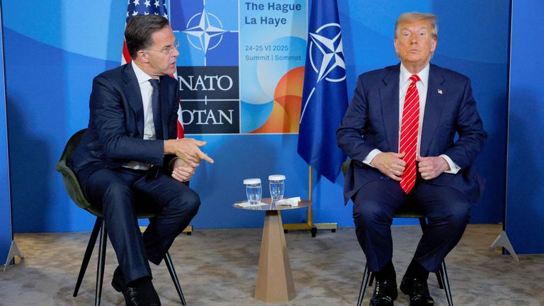 Donald Trump se setkává s generálním tajemníkem NATO Markem Rutte na summitu NATO.  Pic: Reuters