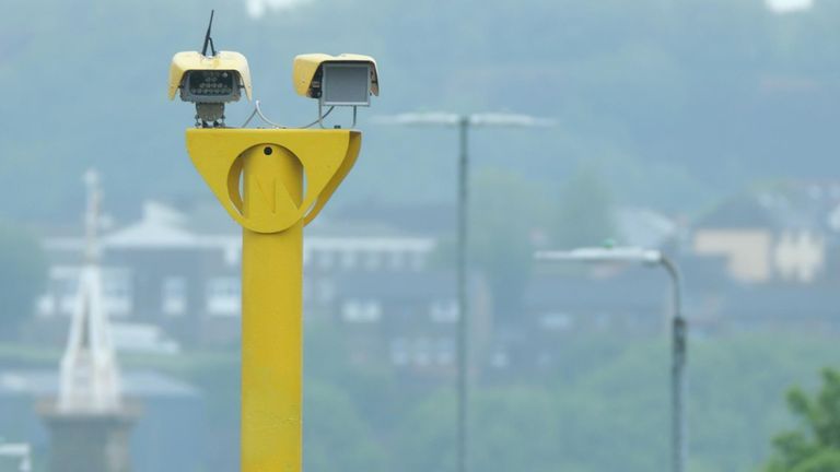 Pouze 1,5% červených světel má k nim připojené kamery po celé Velké Británii