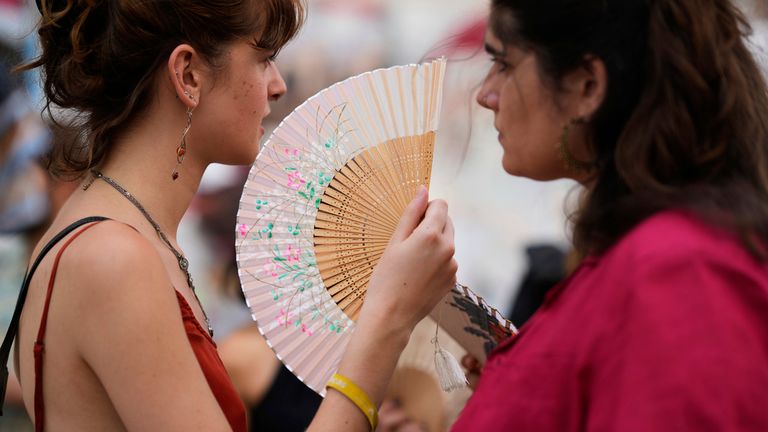 Místní obyvatelé se v sobotu fanoušci v Lisabonu. Pic: Ap