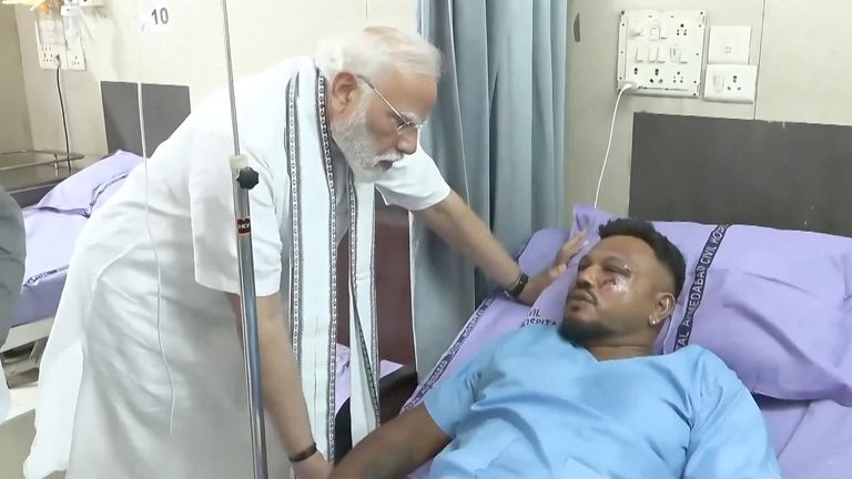 Indický premiér Narendra Modi se setká s Vishwash Kumar Ramesh.