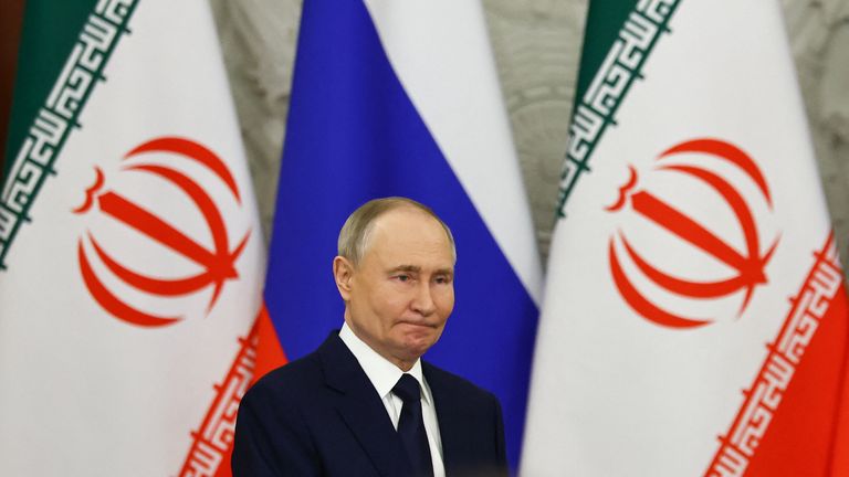 Ruský prezident Vladimir Putin na slavnostním podpisu s íránským prezidentem Masoudem Pezeshkianem v Moskvě v lednu 2025. Obrázek: Reuters