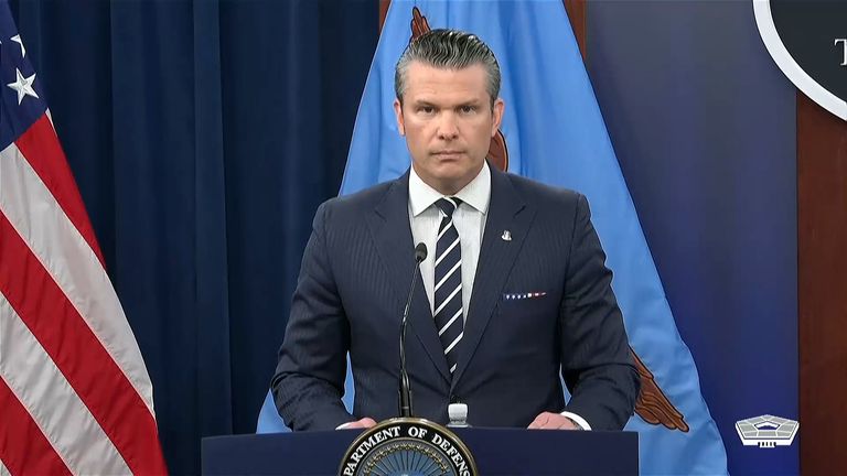 Írán Hegseth udeří Turmp