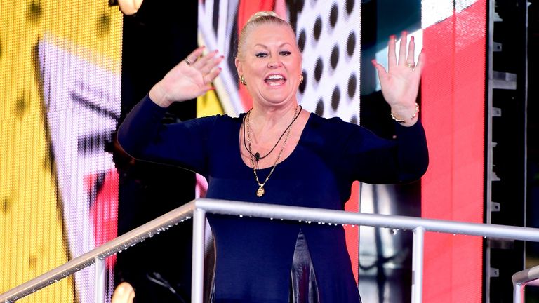 Kim Woodburn je vystěhován na třetím místě během finále Big Brother 2017 v Elstree Studios v Borehamwoodu v Hertfordshire.