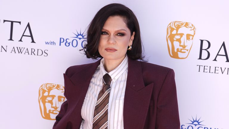 Jessie J se účastnila televizních cen 2025 BAFTA s P&O Cruises v Royal Festival Hall v Southbank Center v Londýně. Datum obrázku: neděle