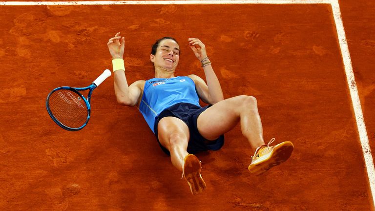 Tenis - French Open - Roland Garros, Paříž, Francie - 4. června 2025 Francie slaví po vítězství v čtvrtletním zápase AG