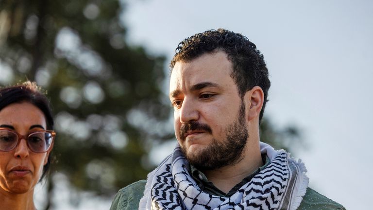 Postranného studenta Columbia University Mahmúd Khalil po opuštění zadržení v Louisianě. Pic: Reuters