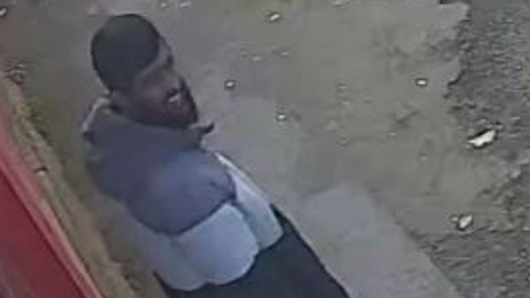 Habibur masum viděn na CCTV. Pic: Policie West Yorkshire