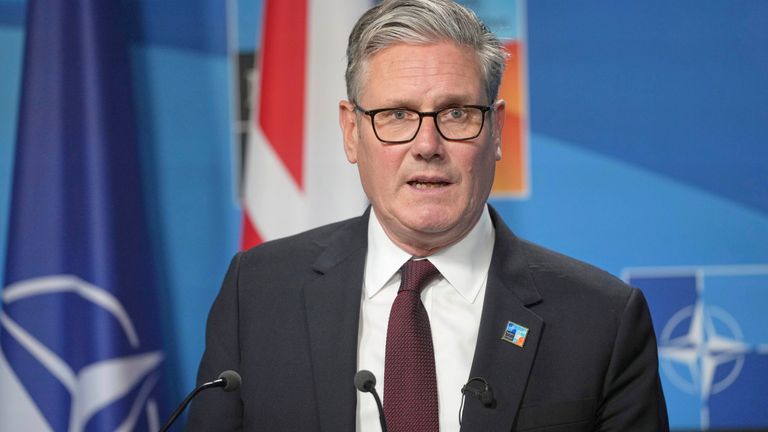 Keir Starmer hovoří během mediální konference na konci summitu NATO.  Pic: Pa