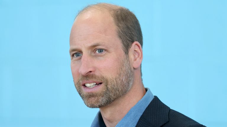 Před modrým pozadím stál obrázek ze dne 6. června prince Williama, když se zdá, že představuje třetí epizodu Guardians.
