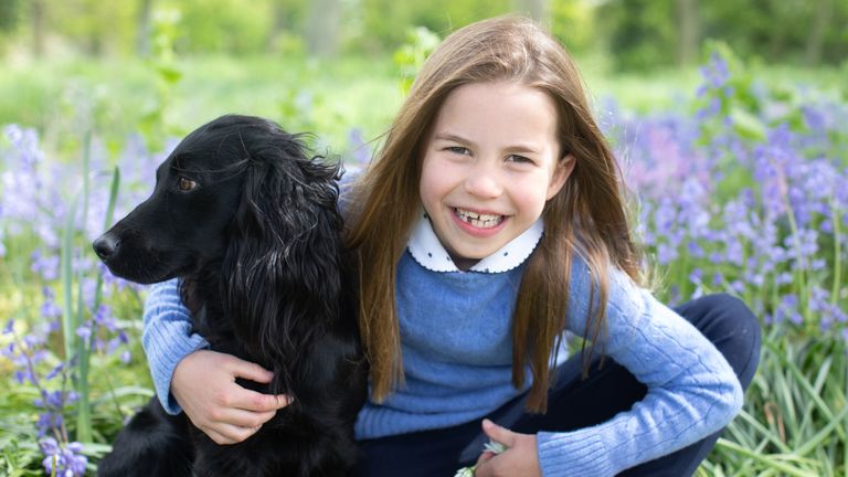 Princezna Charlotte a Pet Dog Orla. Obrázek: Vévodkyně z Cambridge