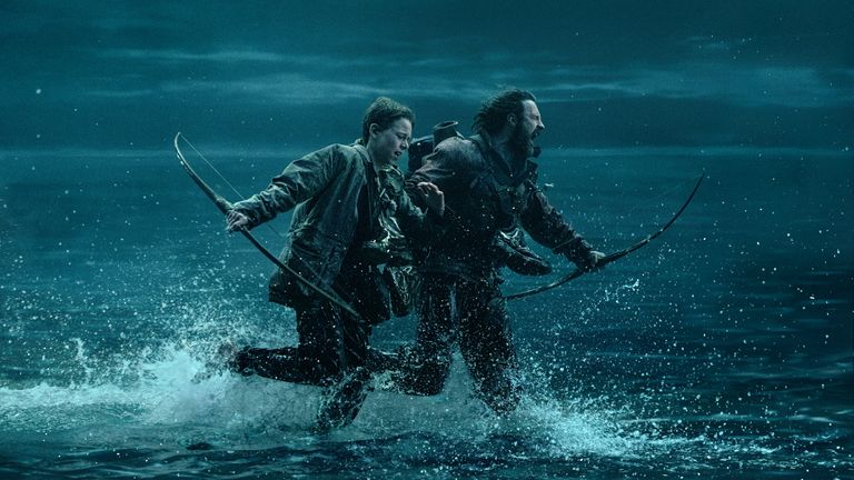 Alfie Williams a Aaron Taylor-Johnson byli pronásledováni na hranici. Pic: Sony Pictures Entertainment